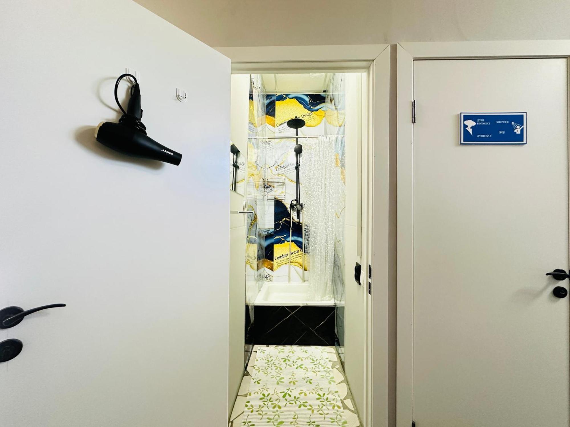 Center Capsule Hotel Almaty Exterior foto