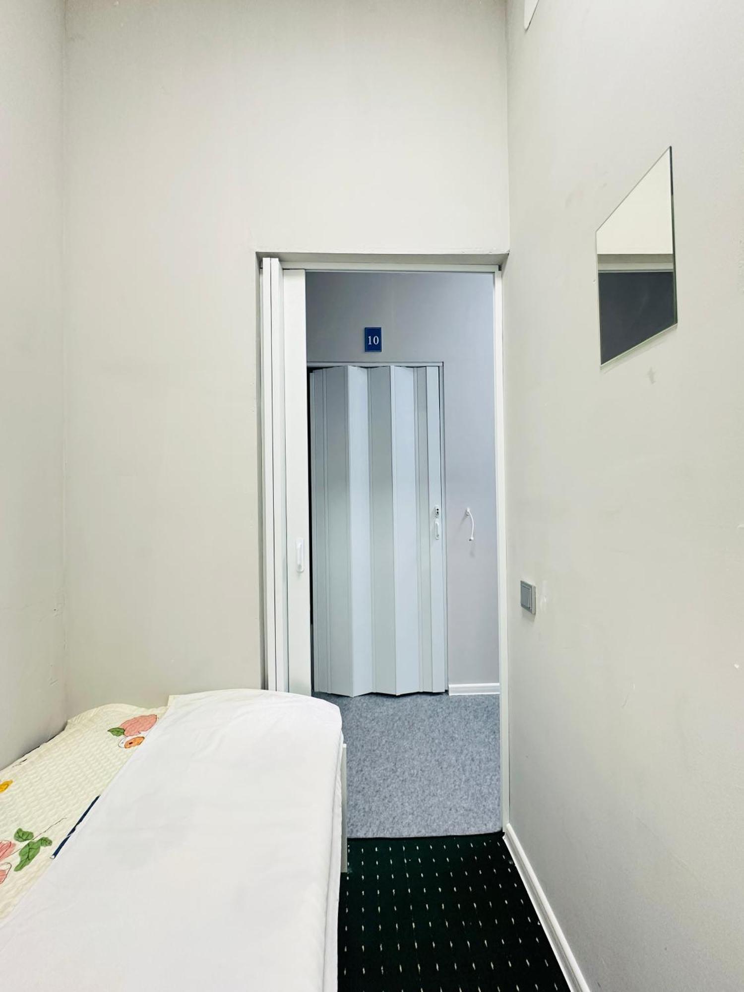 Center Capsule Hotel Almaty Exterior foto